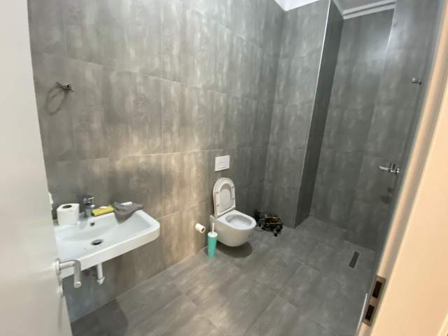 Tirane, jepet me qera apartament Kati 1, 60 m² 400 Euro (Rruga Frosina Plaku)