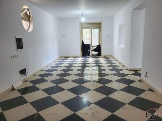 Tirane, jepet me qera zyre Kati 0, 150 m² 1.500 Euro (bllok , tirane)