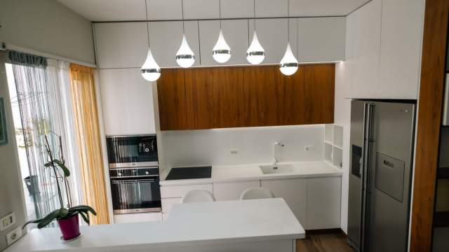 Tirane, jepet me qera apartament Kati 5, 100 m² 1.000 Euro (Rruga Tish Daija)
