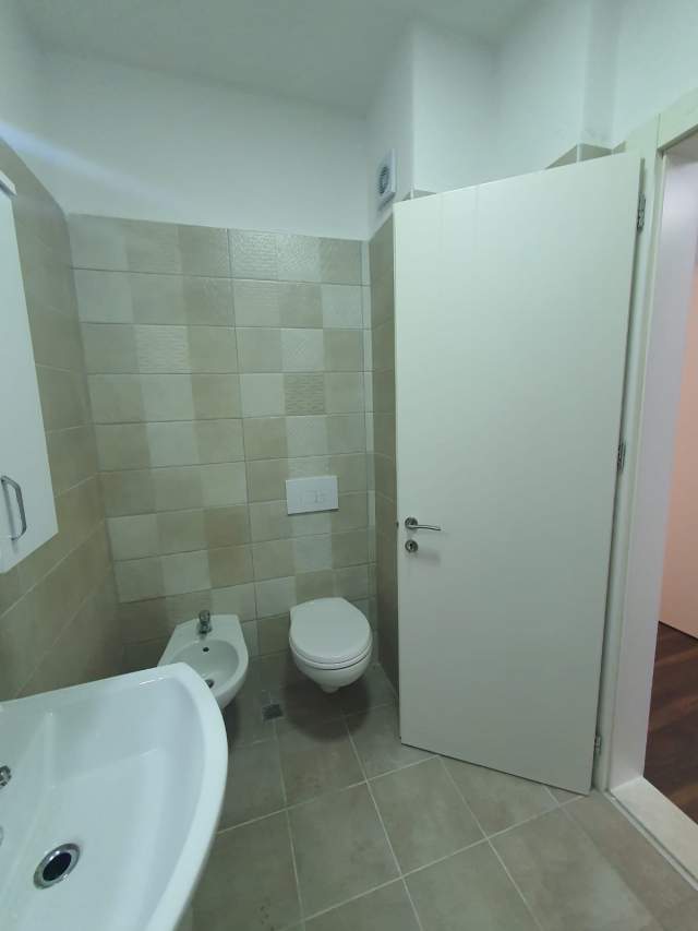 Tirane, jepet me qera apartament 2+1+BLK Kati 2, 105 m² 700 Euro (Ish Fusha Aviacionit)