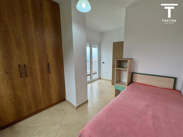 Tirane, jepet me qera apartament 3+1+BLK Kati 3, 134 m² 550 Euro (FRESKU)
