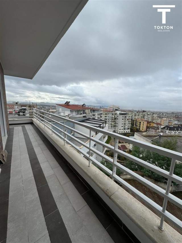 Tirane, jepet me qera apartament 3+1+BLK Kati 3, 134 m² 550 Euro (FRESKU)