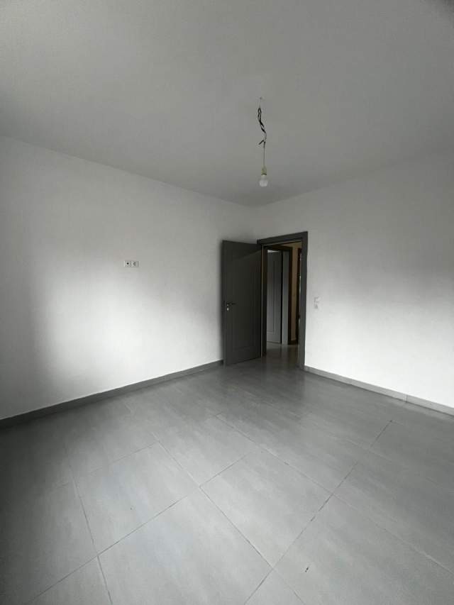 Tirane, jepet me qera apartament 2+1 Kati 4, 80 m² 400 Euro (Rruga Elbasanit)