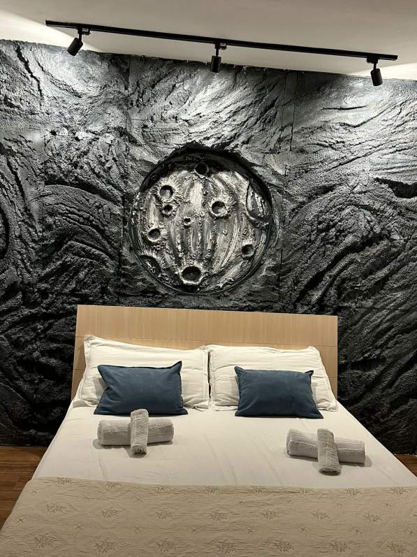 Tirane, jepet me qera apartament 2+1+BLK Kati 1, 600 Euro (Rruga Karl Gega)