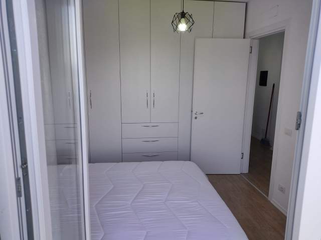 Tirane, jepet me qera apartament 1+1+BLK Kati 8, 60 m² 350 Euro (Kompleksi Univers City)