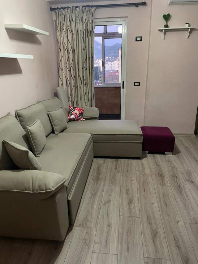 Tirane, jepet me qera apartament Kati 10, 57 m² 35.000 Leke (Rruga Xhanfize Keko)