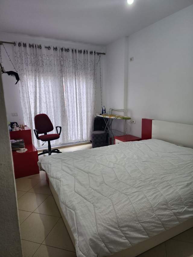 Tirane, jepet me qera apartament 2+1+BLK Kati 4, 102 m² 450 Euro (Vila L)