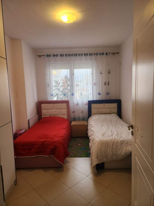 Tirane, jepet me qera apartament 2+1+BLK Kati 4, 102 m² 450 Euro (Vila L)