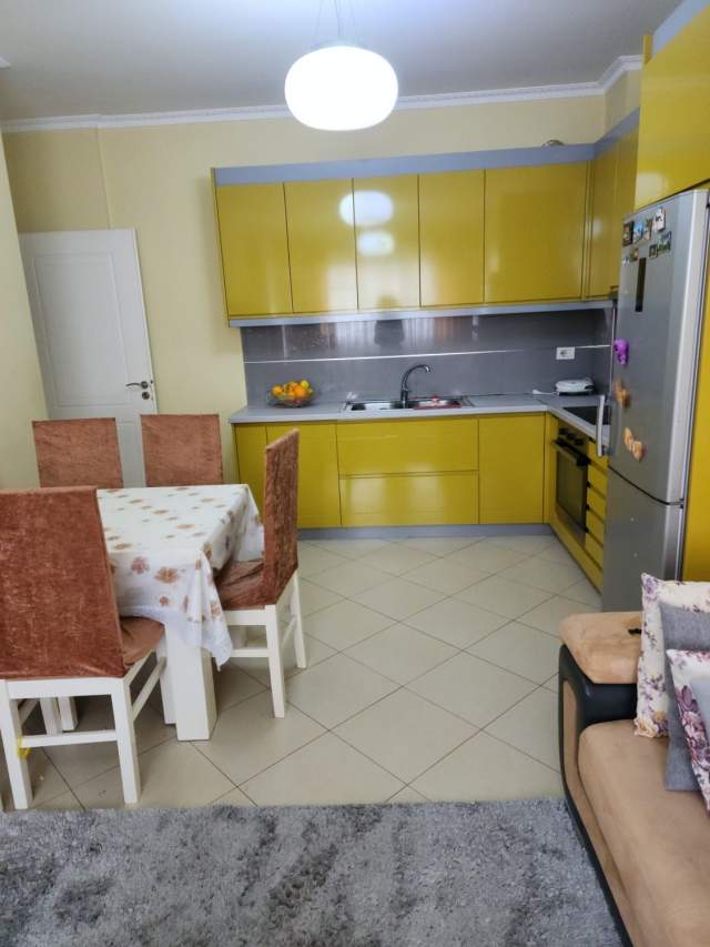 Tirane, jepet me qera apartament 2+1+BLK Kati 4, 102 m² 450 Euro (Vila L)