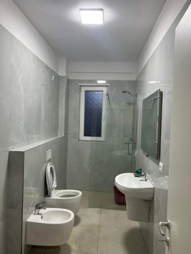 Tirane, jepet me qera apartament 2+1+BLK Kati 4, 100 m² 550 Euro (Rruga Sokrat Miho, Rezidenca Klensi)
