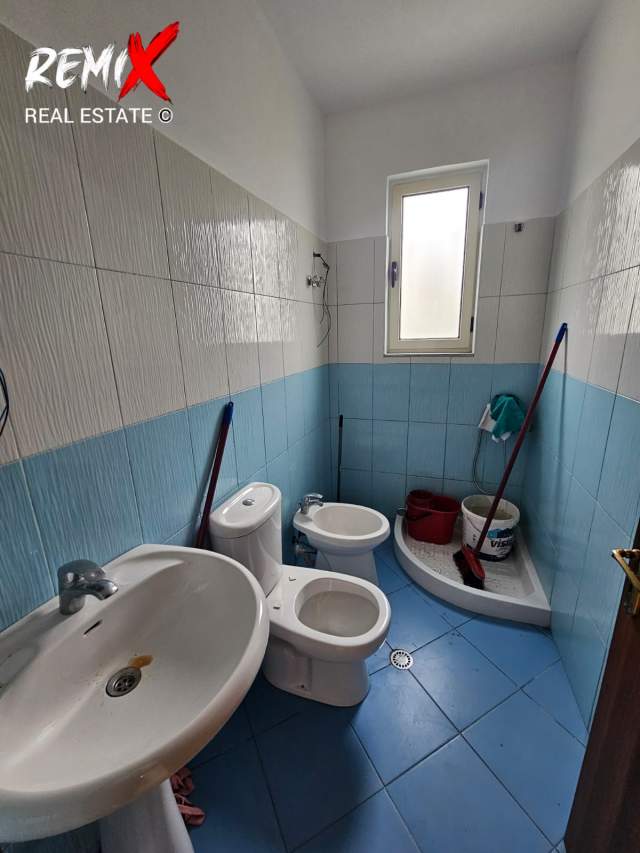 Shkembi Kavajes, shitet apartament 2+1+A+BLK Kati 4, 81 m² 68.000 Euro