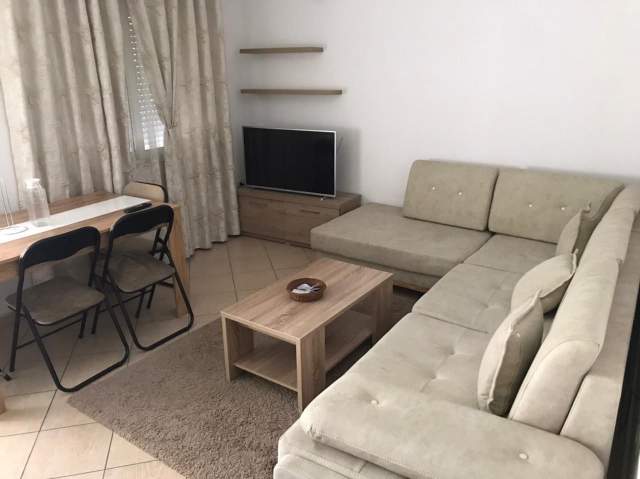 Tirane, jepet me qera apartament 1+1+BLK Kati 4, 65 m² 400 Euro (Jordan Misja)