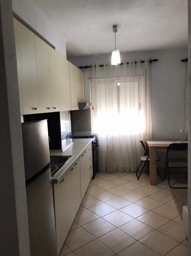 Tirane, jepet me qera apartament 1+1+BLK Kati 4, 65 m² 400 Euro (Jordan Misja)