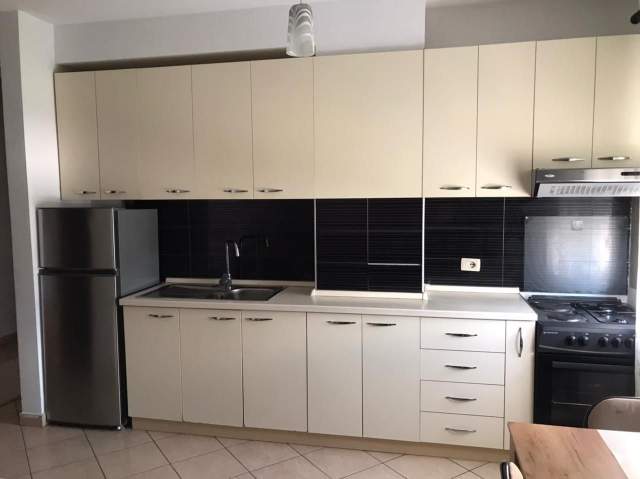 Tirane, jepet me qera apartament 1+1+BLK Kati 4, 65 m² 400 Euro (Jordan Misja)