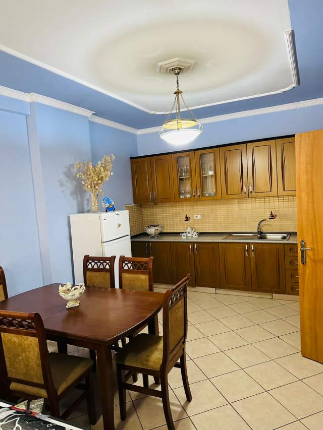 Tirane, jepet me qera apartament 2+1+A+BLK Kati 3, 100 m² 400 Euro (Teodor Keko)