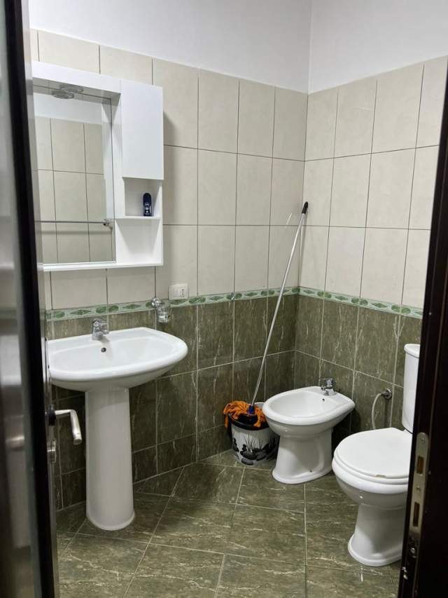 Tirane, jepet me qera apartament 1+1+BLK Kati 7, 70 m² 420 Euro (Rruga Tom Plezha)