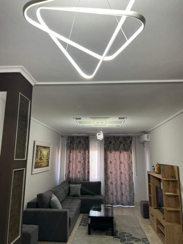 Tirane, jepet me qera apartament 1+1+BLK Kati 7, 70 m² 420 Euro (Rruga Tom Plezha)