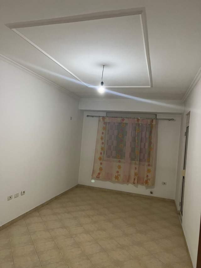 Tirane, jepet me qera apartament 2+1+BLK Kati 6, 105 m² 400 Euro (Rruga Sokrat Miho)