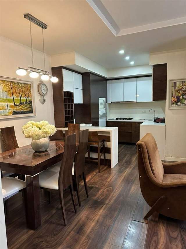 Tirane, jepet me qera apartament 3+1+BLK Kati 2, 90 m² 800 Euro (Kompleksi Kontakt)