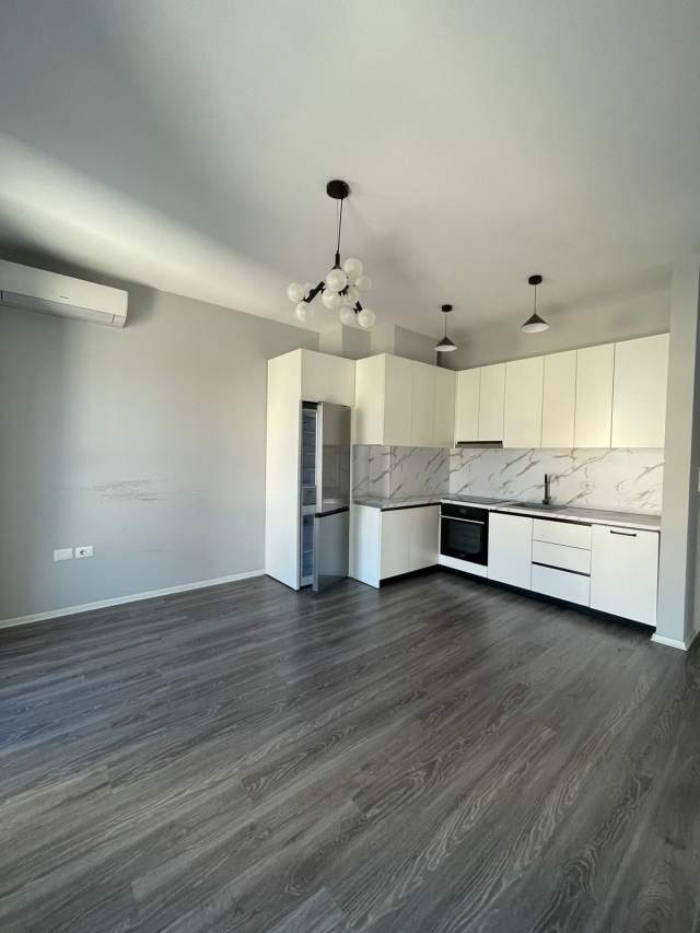 Tirane, jepet me qera zyre Kati 5, 70 m² 600 Euro (Qender)