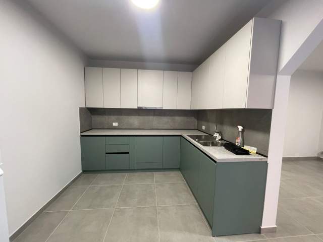 Tirane, jepet me qera zyre Kati 2, 130 m² 700 Euro (Rruga Karl Gega)