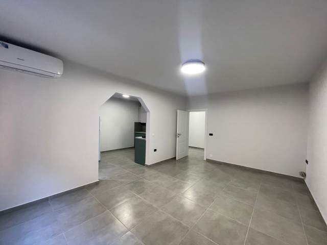 Tirane, jepet me qera zyre Kati 2, 130 m² 700 Euro (Rruga Karl Gega)