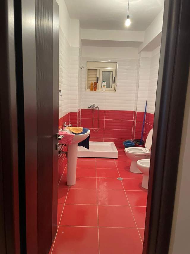 Tirane, shitet apartament Kati 3, 135 m² 1.250 Euro/m2 (Rr Tom Plezha)