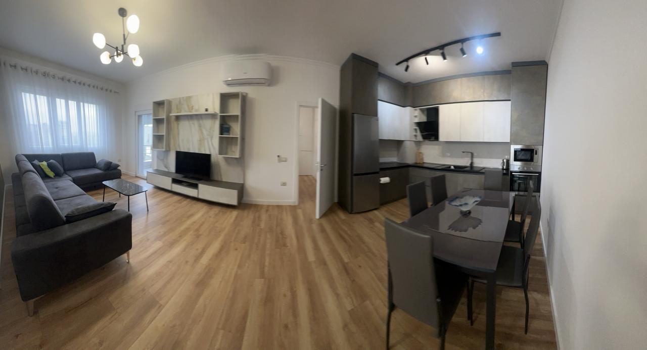 Apartament 2+1 ,i Mobiluar Pazari i Ri Tiranë - Mundësi e Shkëlqyer për Jetesë Komode