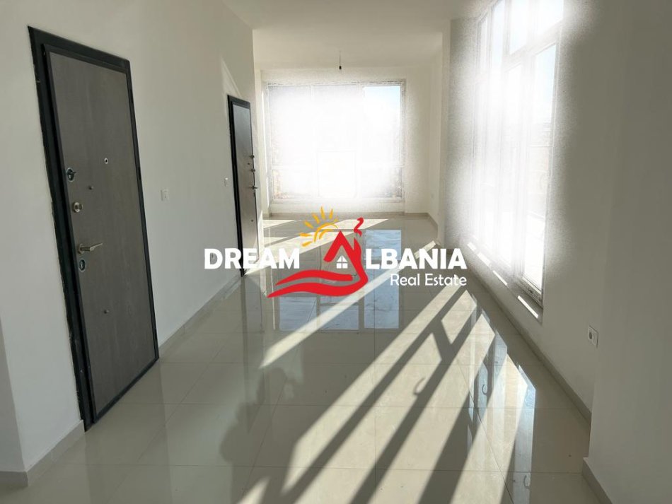 Tirane, jepet me qera ambjent biznesi , Kati 5, 172 m² 1,300 € 