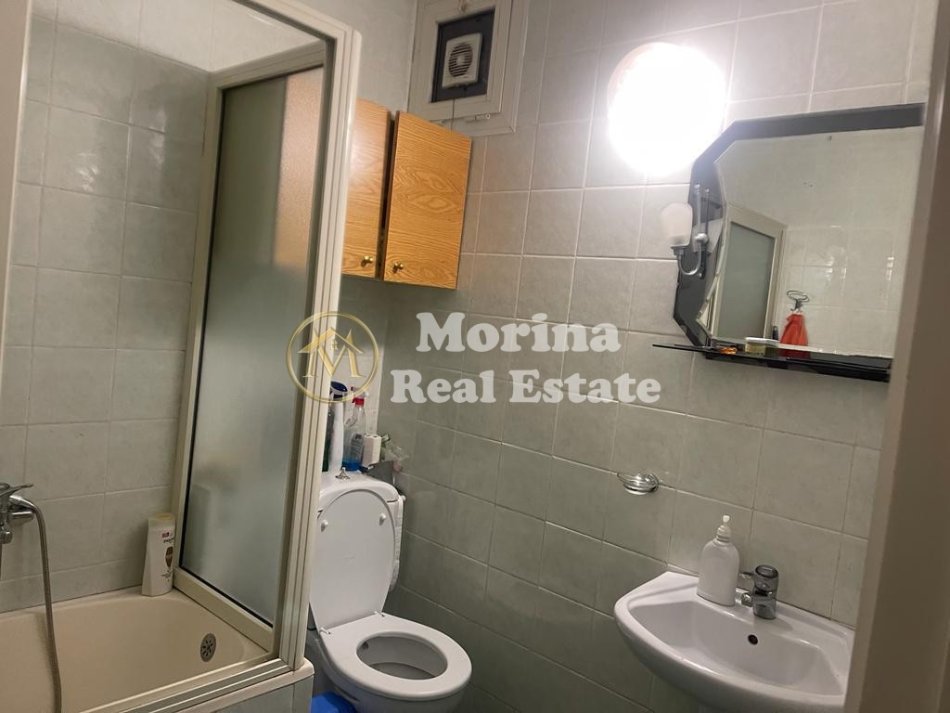 Tirane, jepet me qera apartament 3+1+Ballkon Kati 1, 120 m² 850 € (Laprake)
