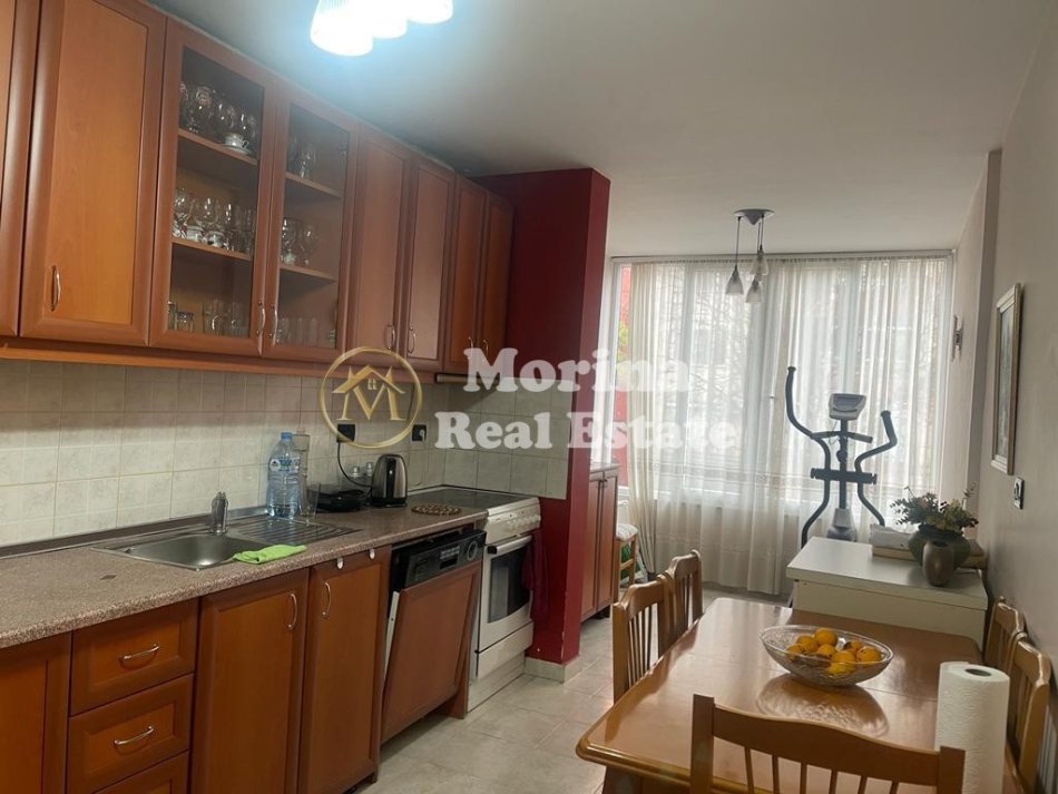 Tirane, jepet me qera apartament 3+1+Ballkon Kati 1, 120 m² 850 € (Laprake)