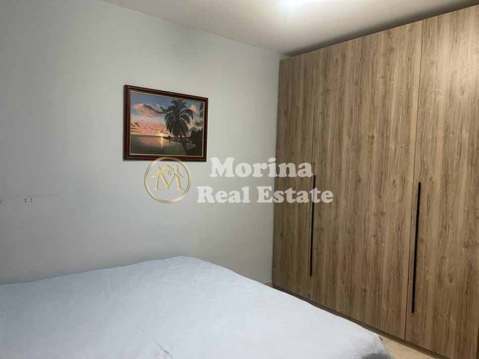 Tirane, jepet me qera apartament 3+1+Ballkon Kati 1, 120 m² 850 € (Laprake)