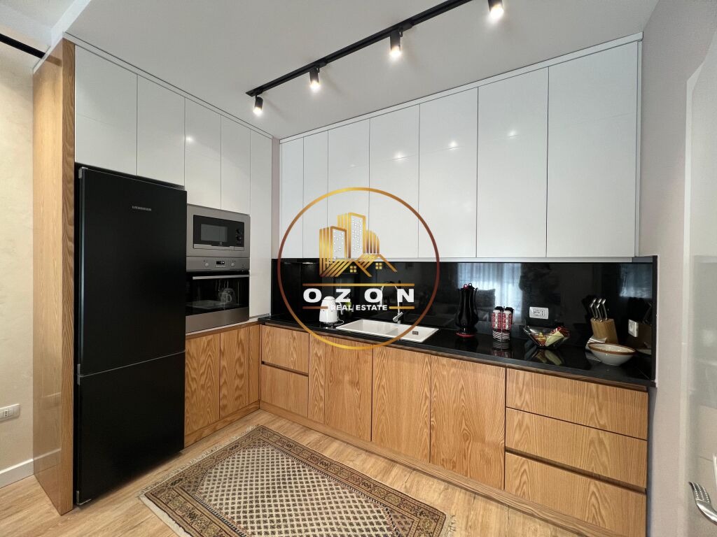 Tirane, jepet me qera apartament 1+1 Kati 1, 75 m² 550 Euro (Kompleksi kontakt)