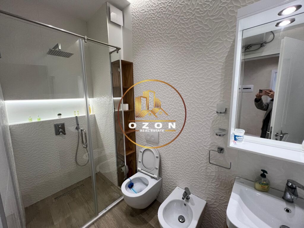 Tirane, jepet me qera apartament 1+1 Kati 1, 75 m² 550 Euro (Kompleksi kontakt)