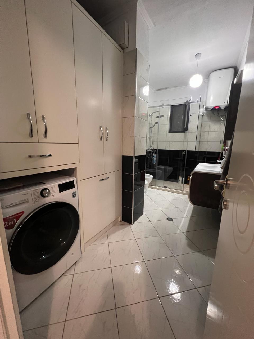 SHITET APARTAMENT 3+1   I MOBILUAR YZBERISH
