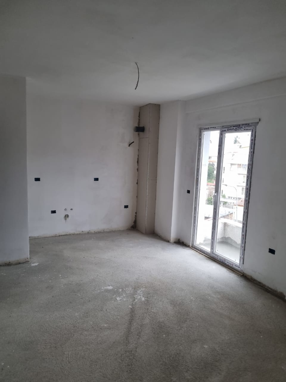 📢Shitet Apartament 1+1 Prane Xhamise ne Selite🔑