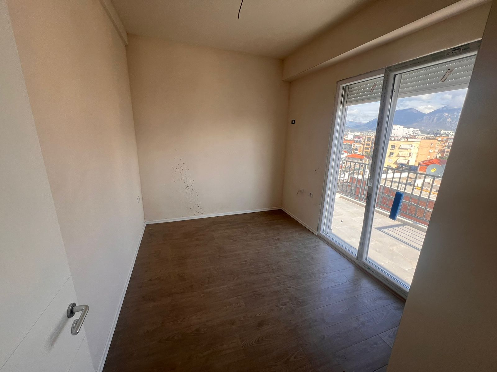 JEPET ME QERA APARTAMENT 1+1