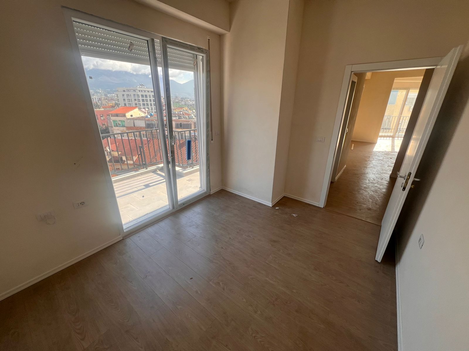 JEPET ME QERA APARTAMENT 1+1