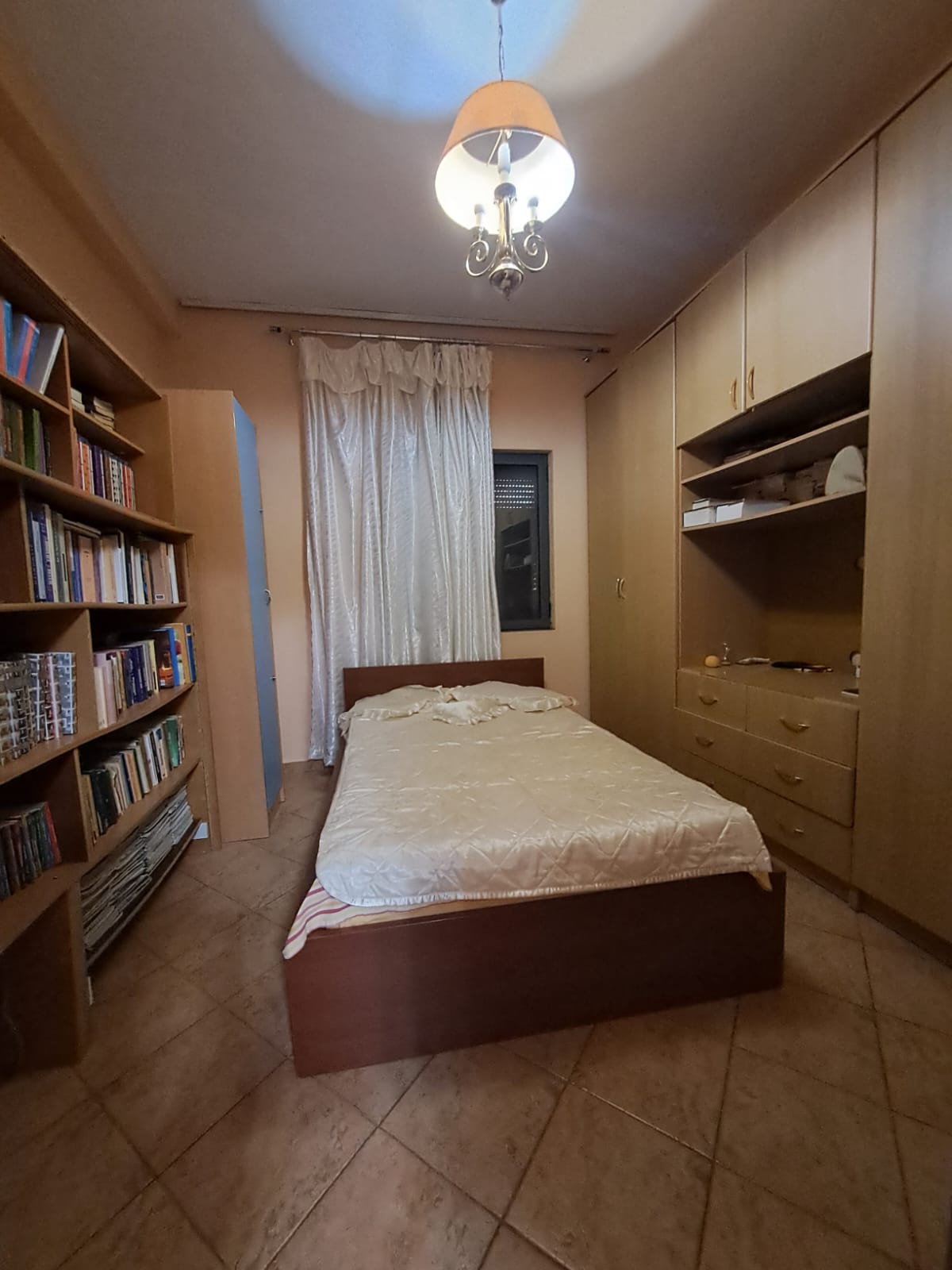 Shitet Apartament 4+1 ne bllokun e vilave Selite