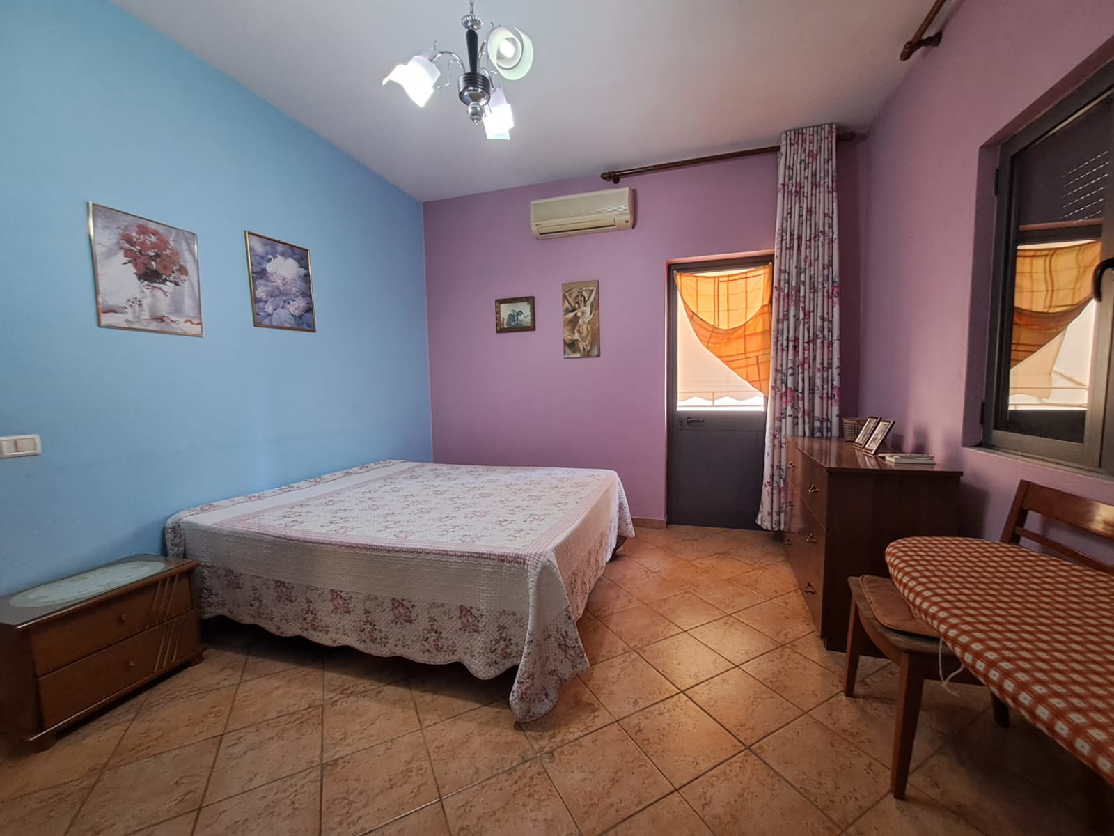 Shitet Apartament 4+1 ne bllokun e vilave Selite