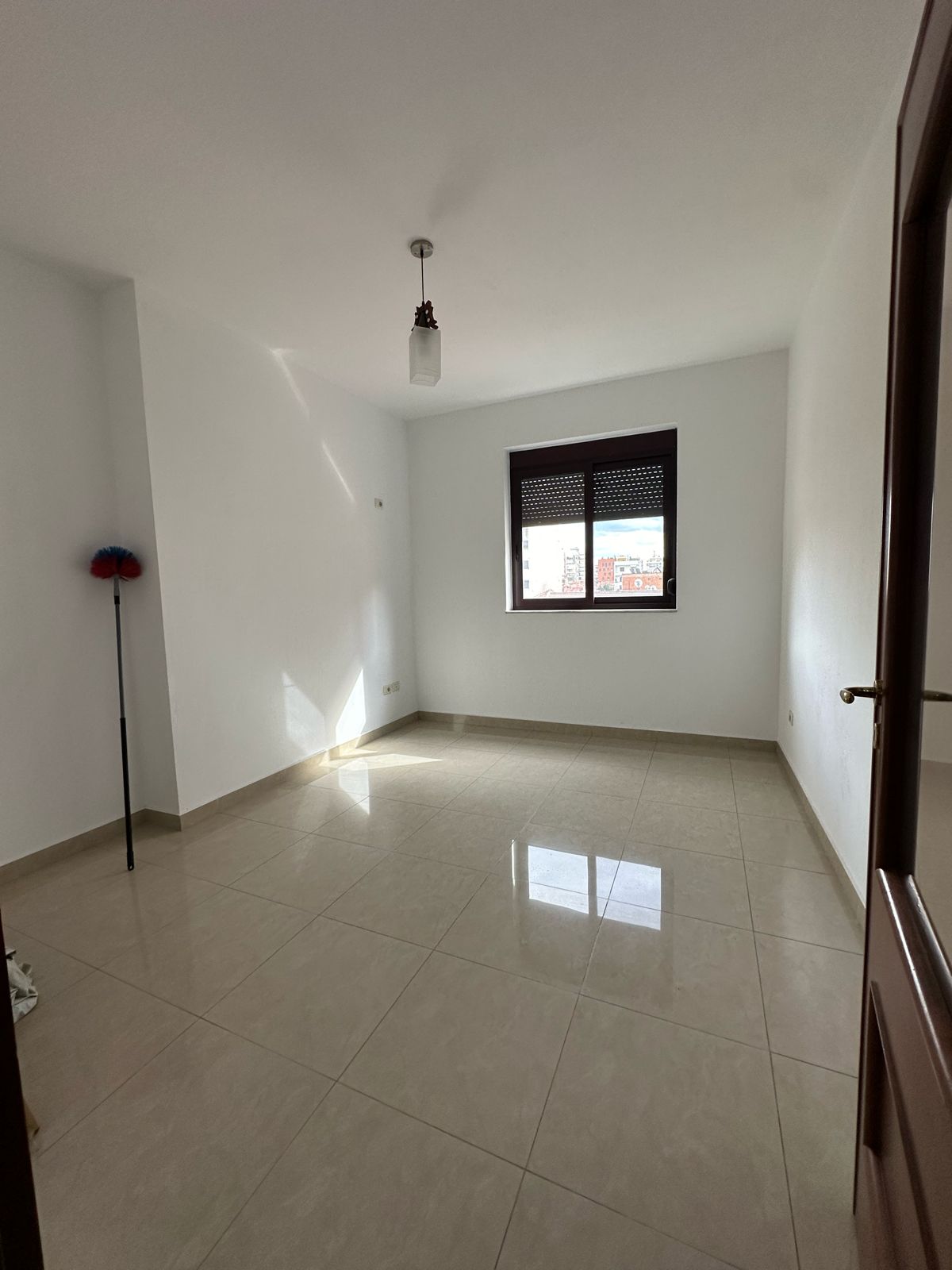 Qera, Ambient Për Zyra, Kati i 2-të dhe i 3-të i një Godine 3-Katëshe, Rruga Siri Kodra / OPP38238