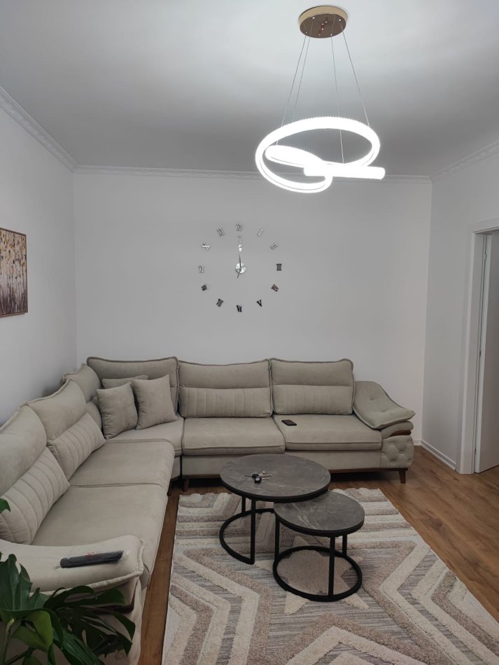 Jepet per qira apartament 2+1+2 tualete në Astir, pranë Vila L