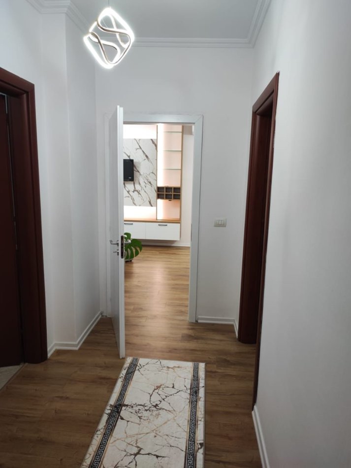 Jepet per qira apartament 2+1+2 tualete në Astir, pranë Vila L