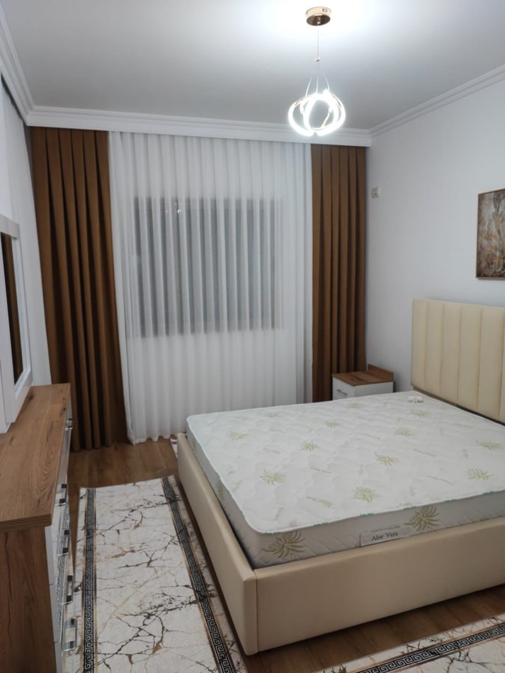 Jepet per qira apartament 2+1+2 tualete në Astir, pranë Vila L