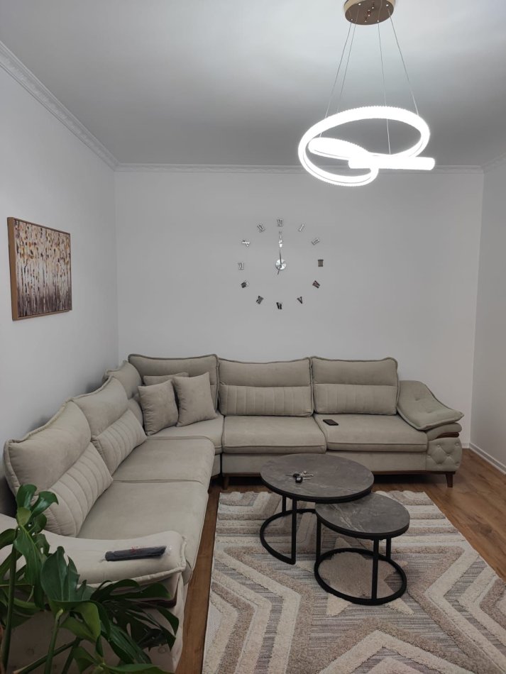 Jepet per qira apartament 2+1+2 tualete në Astir, pranë Vila L
