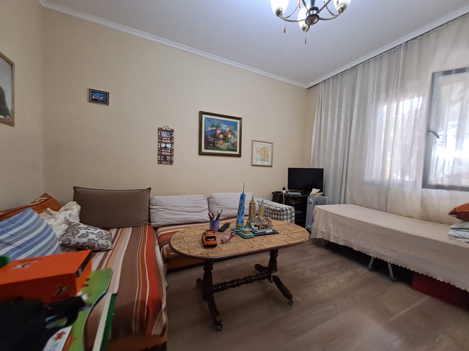 Shitet Shtepi 2 Kateshe me oborr ne Kombinat