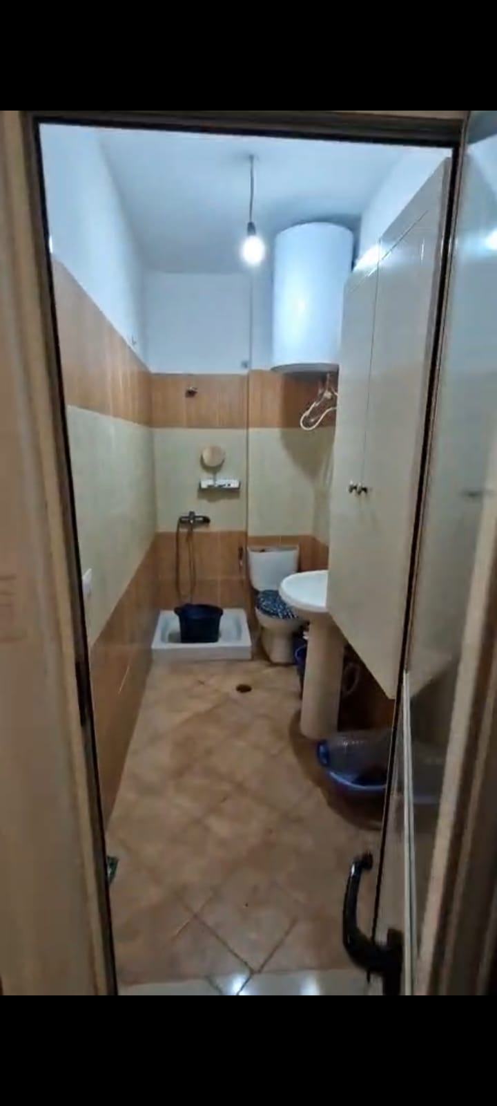 Shitet Apartament 1+1 ne Golem prane Hotel Bonita