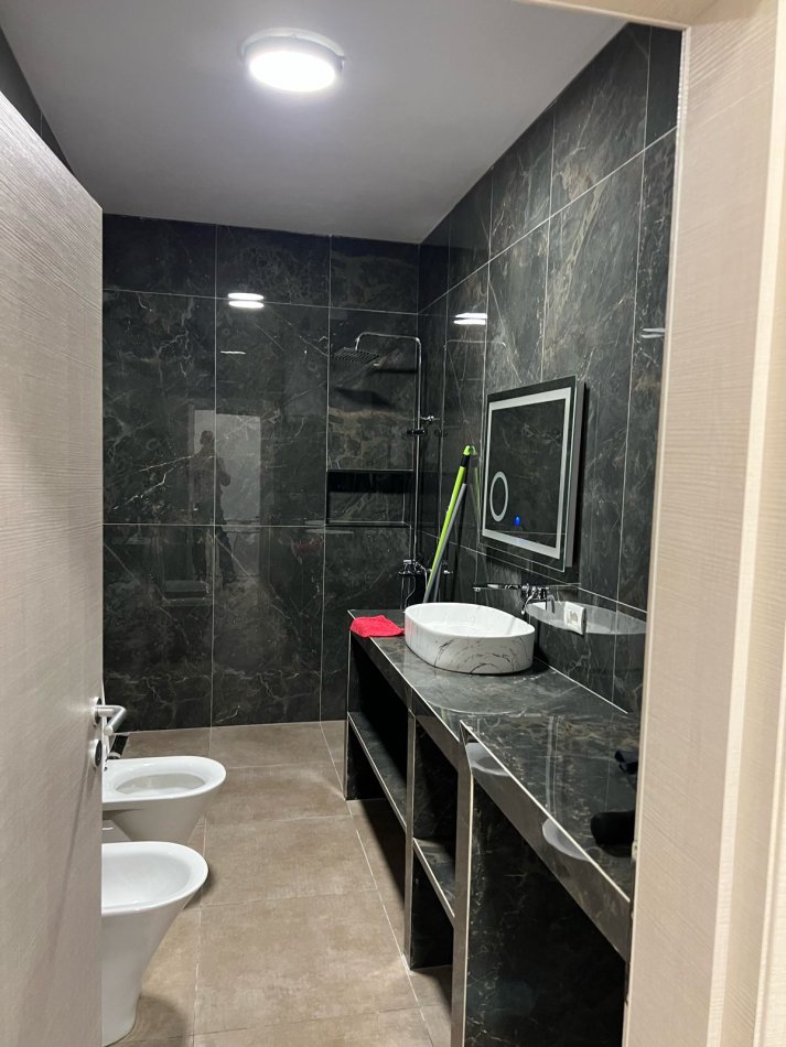 Jepet Shtepi  me qera,    ne Pallat i Ri 3+1   ID   11807