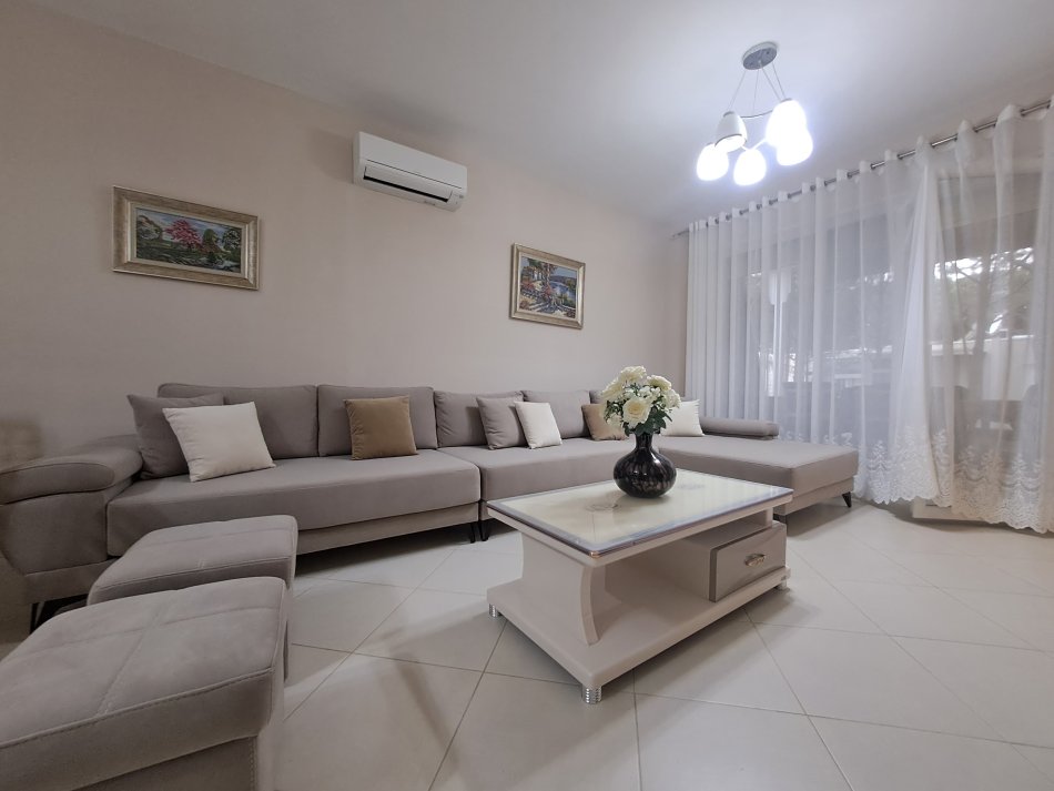 Shitet Apartament 2+1+Verande tek "Lura3" Gjiri i Lalezit