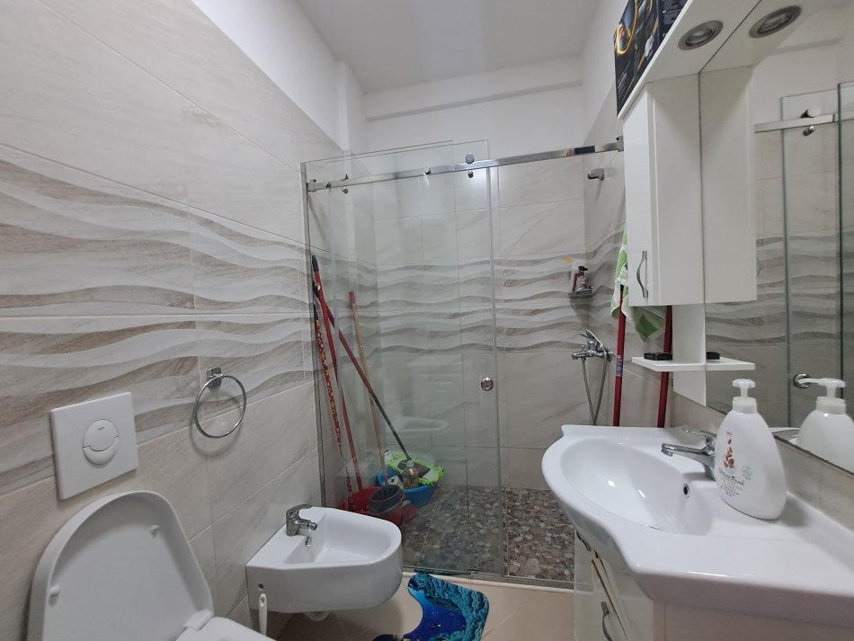 Shitet Apartament 2+1+Verande tek "Lura3" Gjiri i Lalezit